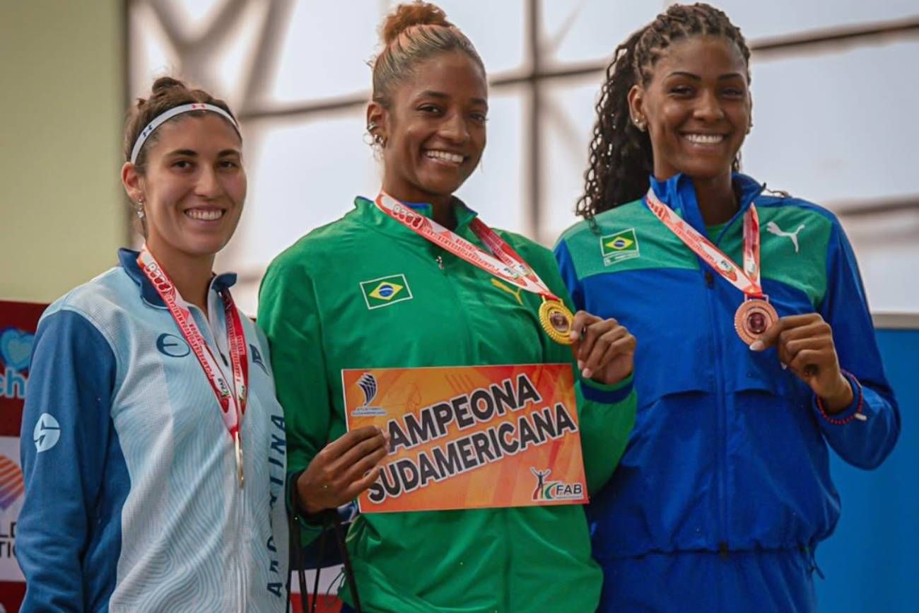 Mariam Buenanueva, atleta cordobesa, medalla de plata en pentatlón del Sudamericano Indoor de Cochabamba, Brasil.  