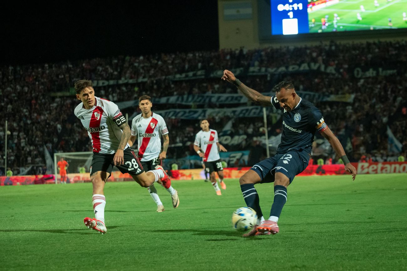 Sebastián Villa se reencontró con River y habló de Boca.
