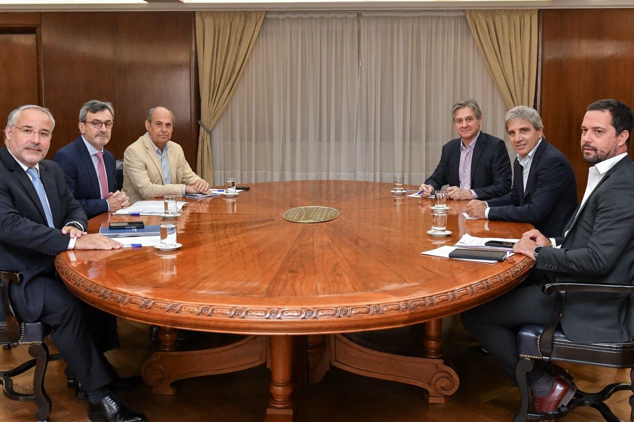 La cúpula de la Unión Industrial Argentina se había reunido con Caputo a mitad de febrero. 