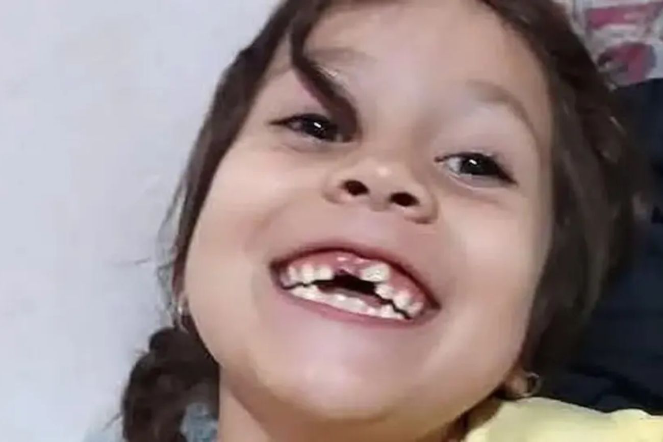 Kim Gómez, la nena de 7 años que fue arrastrada durante 15 cuadras tras el robo del auto en el que iba con su mamá, en La Plata.