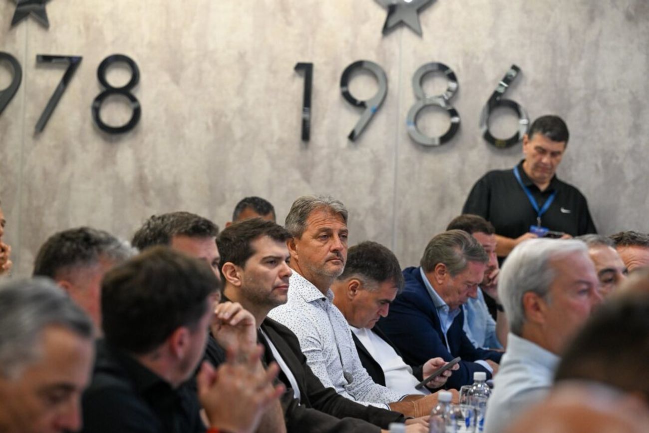 Anacleto, presidente de Gimnasia, impulsa un modelo de capitales mixtos para los clubes del fútbol argentino. 
