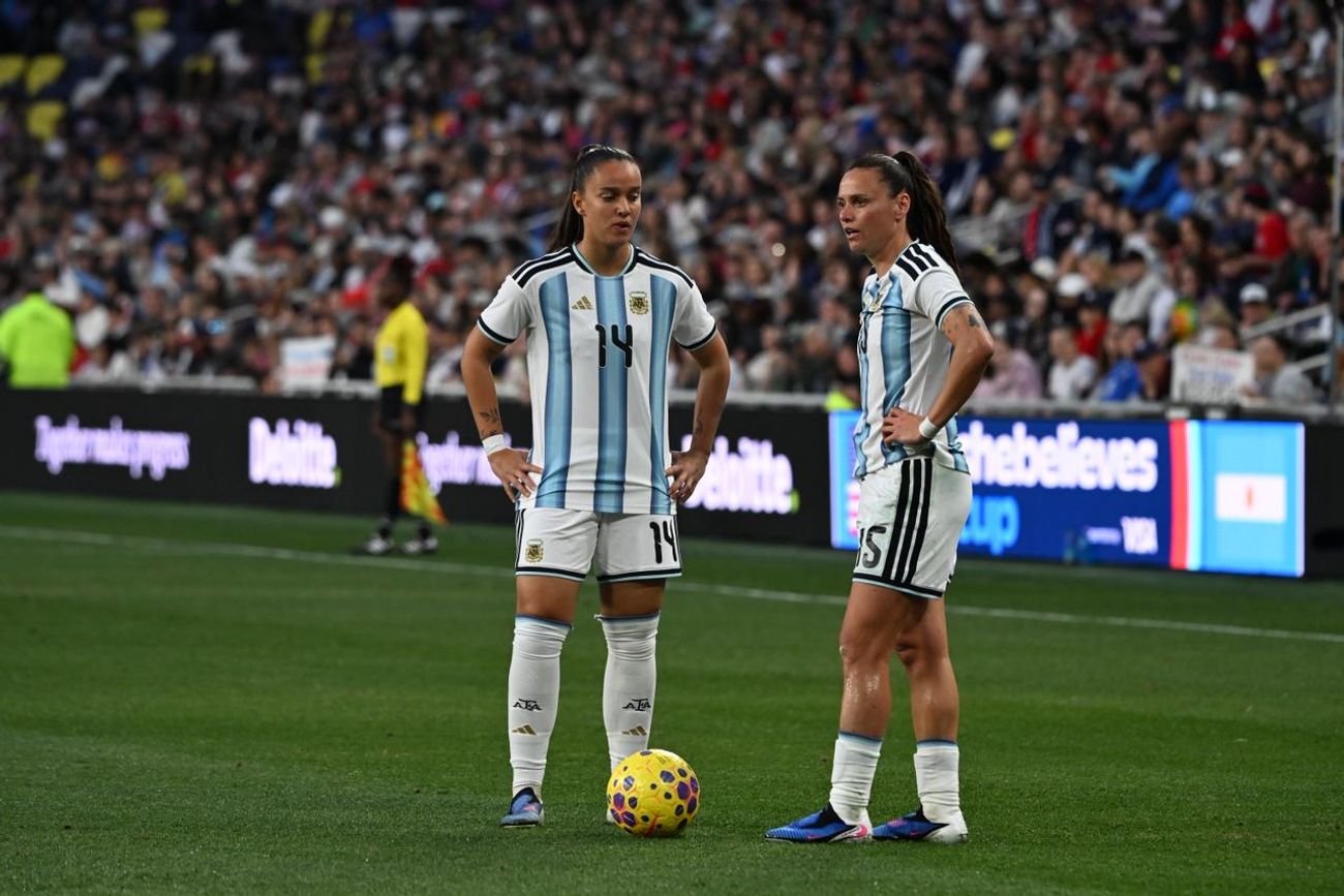 Florencia Bonsegundo junto a Milagros Martin.