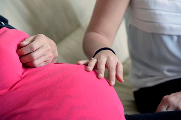 Embarazadas: entre las adolescentes (de 14 a 19 años) bajó más que en el resto de los grupos etarios.