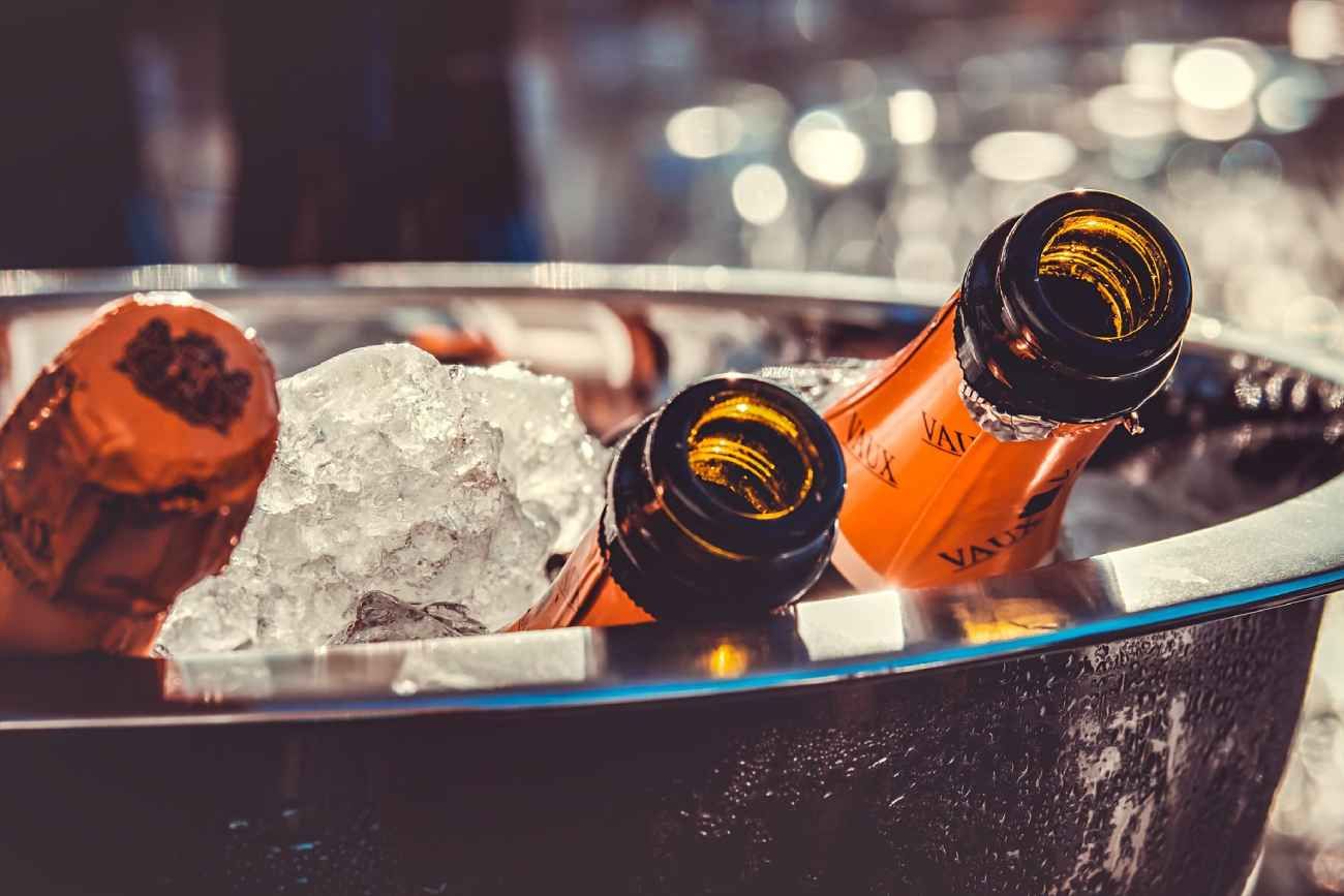 La combinación de alcohol y una mala alimentación agrava el daño hepático a través del eje intestino-hígado. 