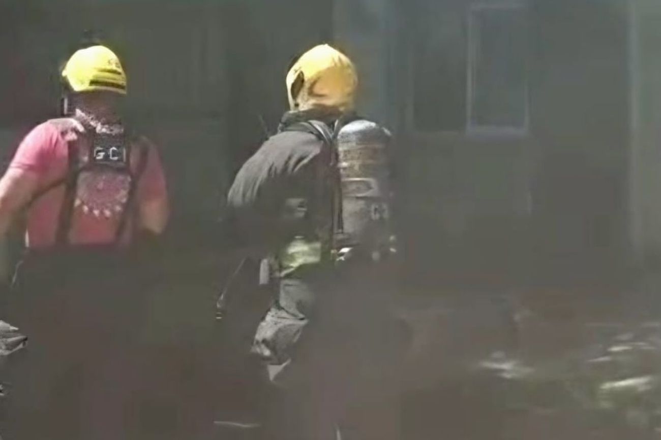 Incendio en una casa de barrio Ciudad Evita un niño fue hospitalizado por inhalación de humo.