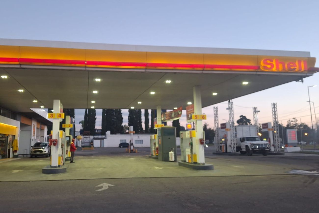 Córdoba: un playero murió atropellado tras salir de trabajar y el encargado falleció al enterarse.