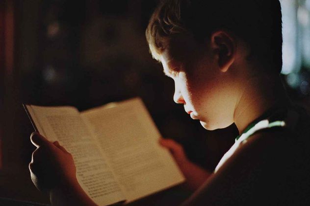 La lectura no sólo alimenta la imaginación. También activa redes neuronales complejas, fortalece la memoria y puede contribuir al bienestar emocional y cognitivo. 
