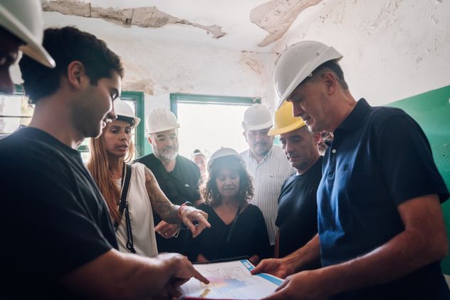 El intendente Daniel Passerini recorrió las obras junto a un grupo de concejales.