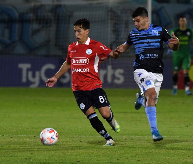Los últimos duelos de Estudiantes de Río Cuarto y Belgrano fueron en la Primera Nacional de 2022.