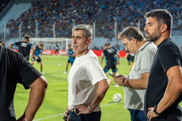 El ministro de Seguridad, Juan Pablo Quinteros, en un evento deportivo con seguridad mixta: adicionales policiales y seguridad privada.