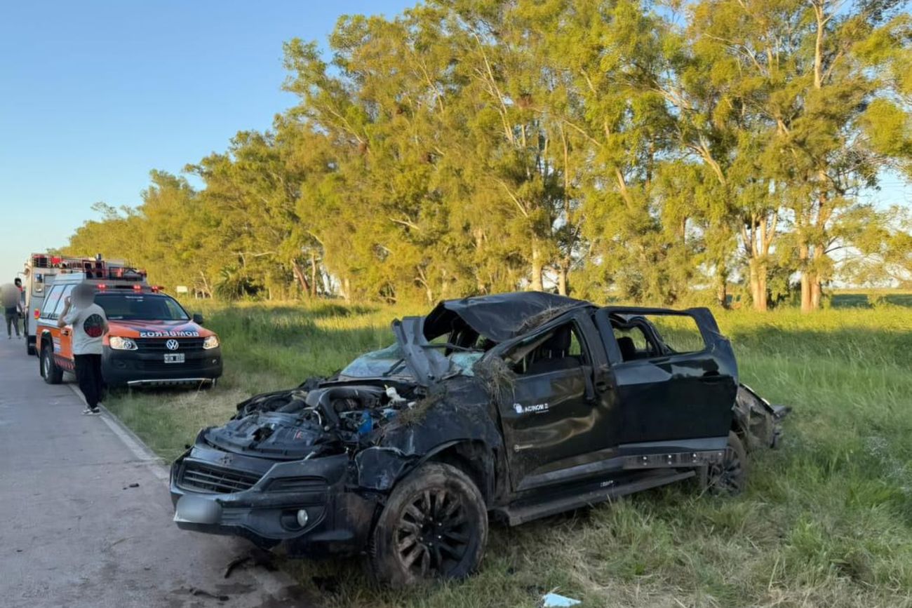 Siniestro vial en Morteros: cuatro pampeanos heridos tras el vuelco de una camioneta