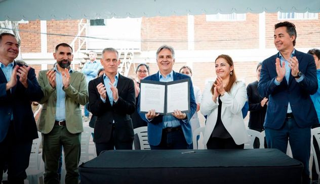 En el marco del programa UPC Federal, el gobernador anunció y firmó el acuerdo para la creación de la sede en Punilla.