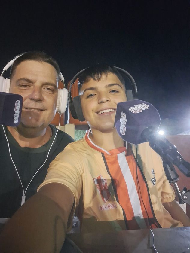 Lisandro y Ciro Lerda, padre e hijo, relator y comentarista en Sacanta.
