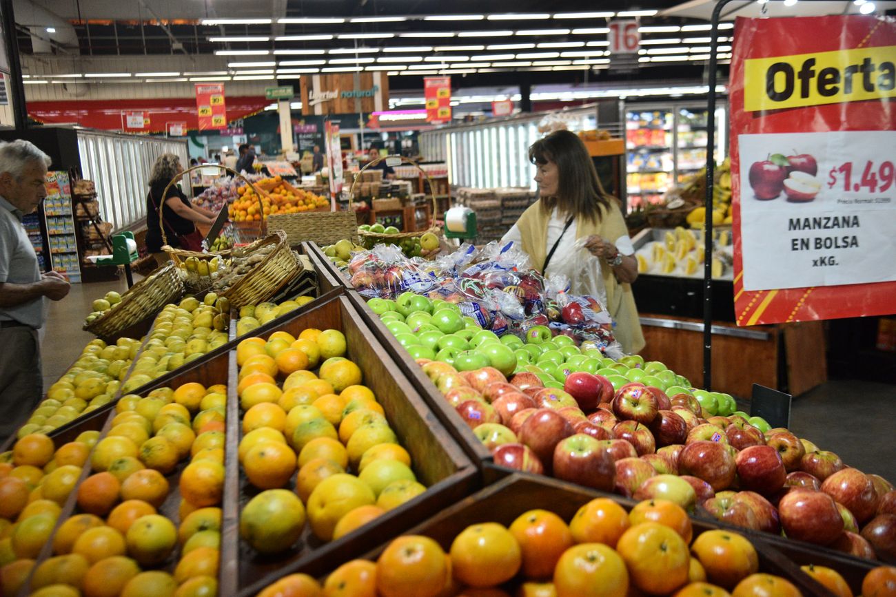 En alimentos y bebidas, Argentina resultó más cara en el 47% de los casos relevados.