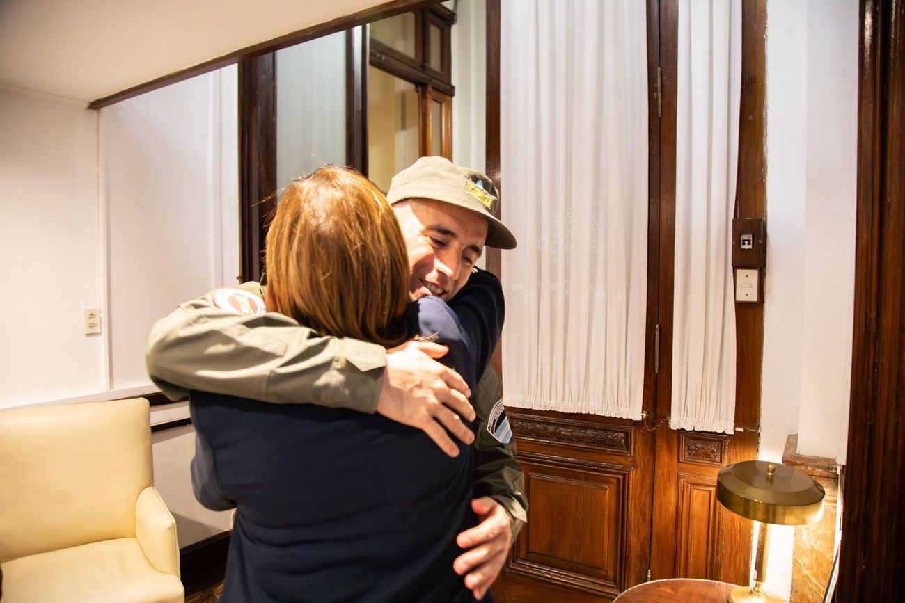 Bullrich recibió a Nahuel Gallo y denunció un “intento de apropiación” de la AFA