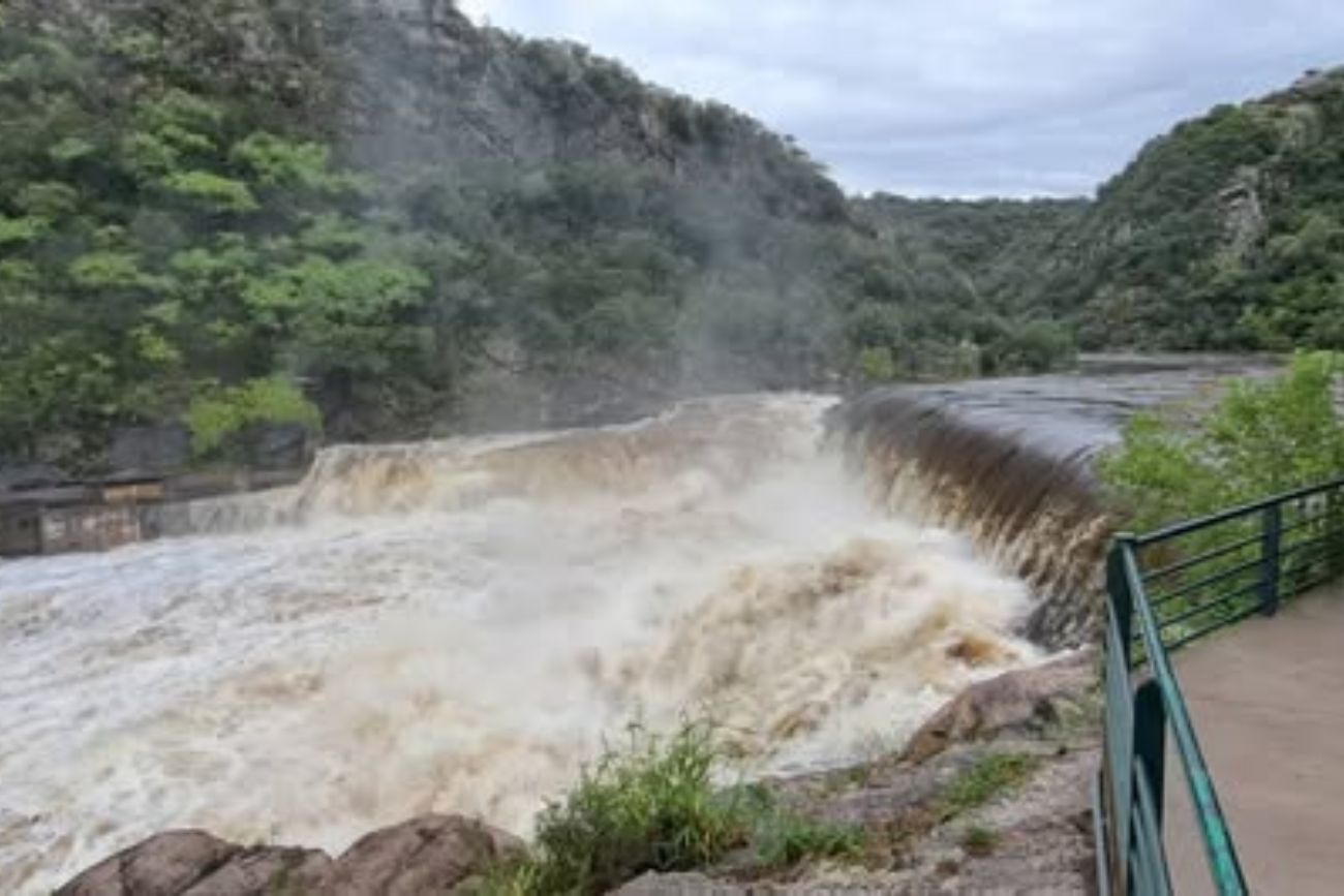 Lluvias en Córdoba: imponente crecida del río San Antonio en Cuesta Blanca. (Gentileza Luis Tortolo)