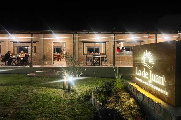 "Lo de Juan", una parrillada convencional en la Ruta E53.