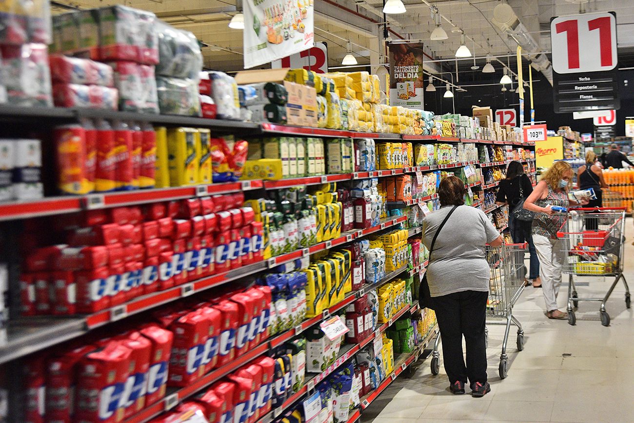 Un supermercado lanza promociones con precios de 025. 