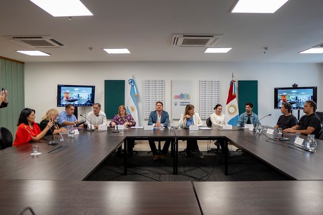 Homenaje al "Maligno" Torres y emotivo testimonio en la Legislatura de Córdoba.