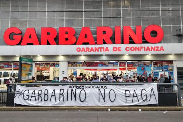 En noviembre de 2021 la compañía envió 1.800 telegramas de despido a empleados tras varios meses con sus locales cerrados y sin pago de salarios.