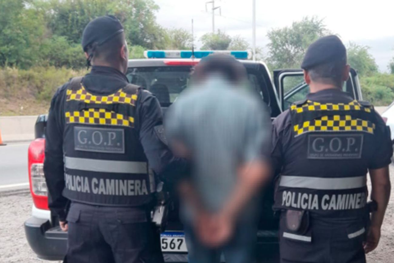 El sospechoso, al ser detenido. (Policía)