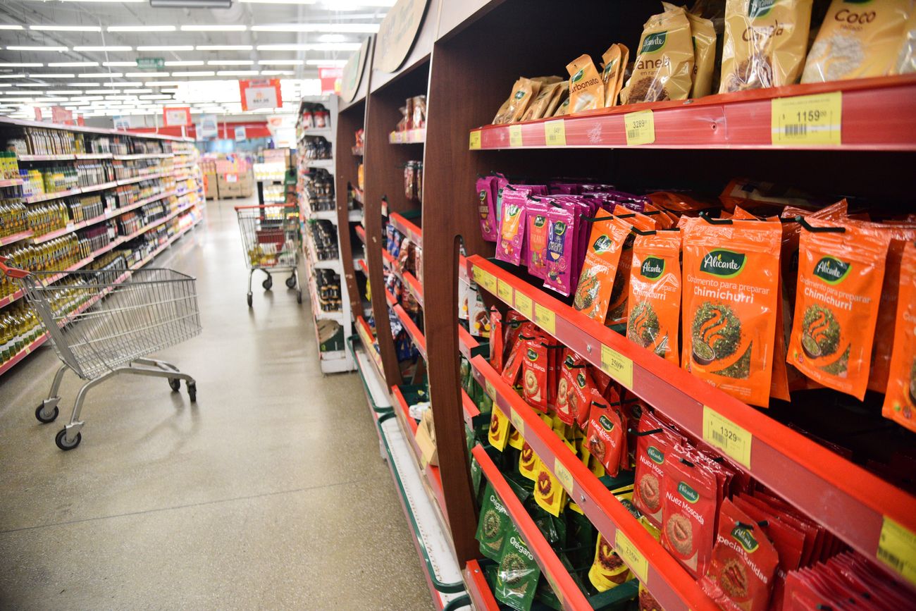 Supermercado, góndolas, alimentos, productos, comestibles, frutas y verduras, inflación.