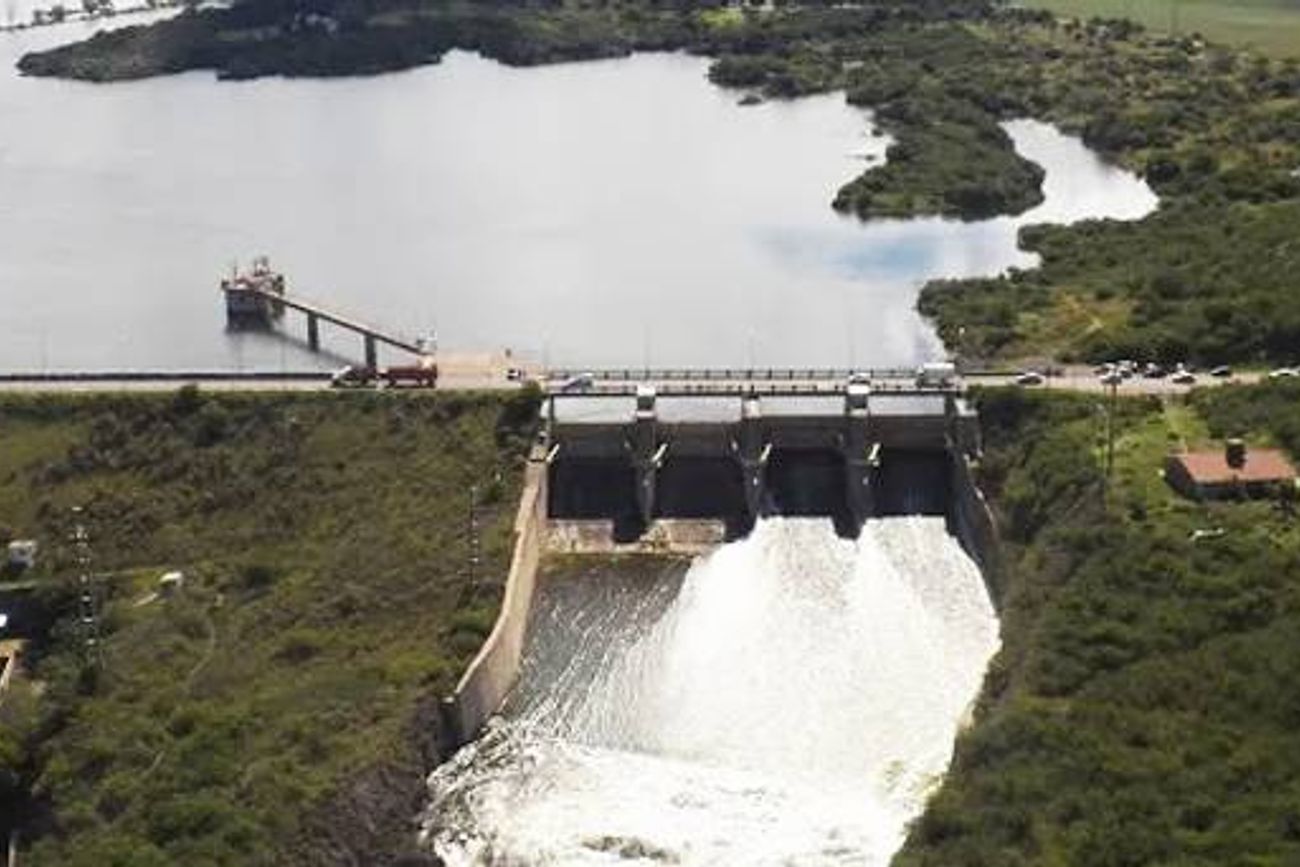 Abren las compuertas en el dique Piedras Moras y Boca del Río por el incremento en el caudal de las cuencas. 