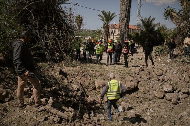 Sigue la tensión en Medio Oriente donde Israel asegura haber atacado de manera exitosa 320 puntos clave del la organización Hezbollah. 