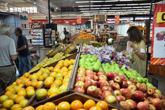 Supermercado, góndolas, alimentos, productos, comestibles, frutas y verduras, inflación.