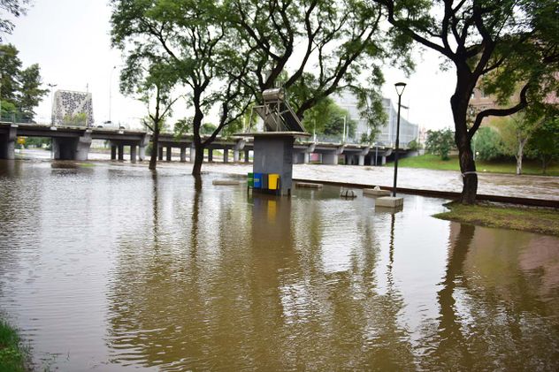 Río Suquía desbordado por las lluvias. 