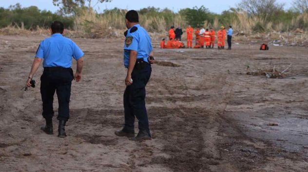 La crecida destruyó un puente en Jesús María en 2013. Un remisero cayó al agua y murió. Su cuerpo fue hallado días después. 