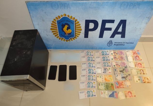 Secuestro de dinero y un auto. (PFA)