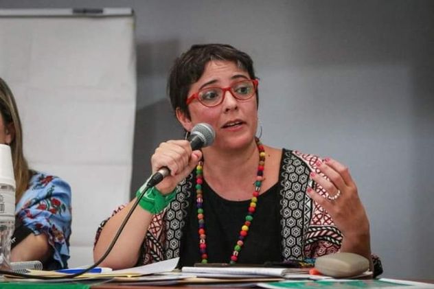 Clarisa Gambera. Docente y trabajadora de niñez en la Ciudad Autónoma de buenos Aires. Es secretaria de Género y Diversidad en ATE Nacional e integrante de la mesa de conducción de la CTA Autónoma Capital.  Integra el bloque sindical feminista.