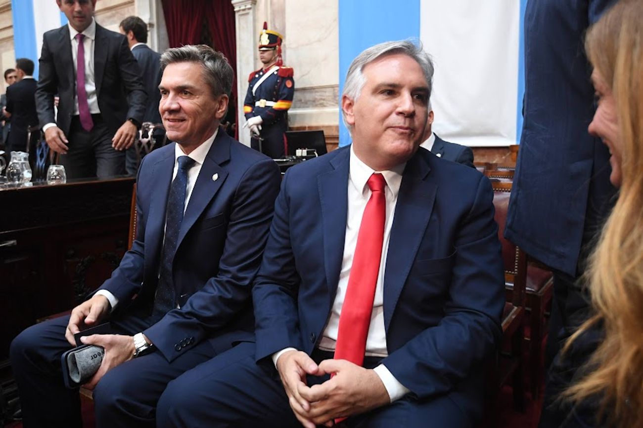 El gobernador cordobés Martín Llaryora con la diputada Victoria Tolosa Paz, a la derecha (Foto: Comunicación Senado)