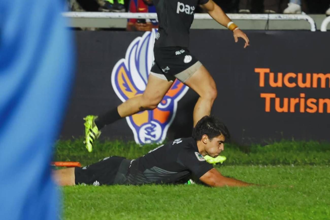 Nicolás Viola apoyó los dos primeros tries de Dogos XV ante Tarucas, en Tucumán.  