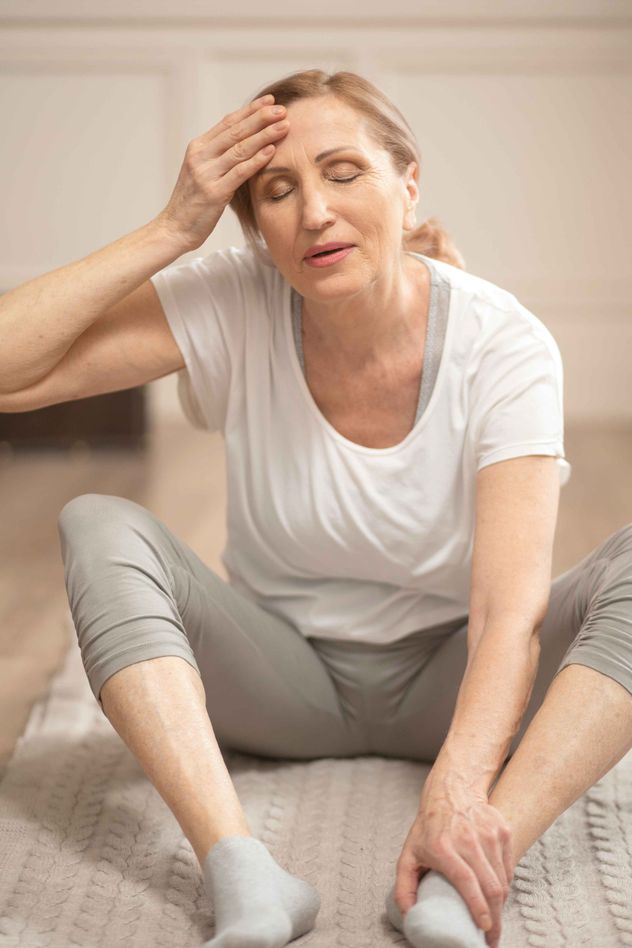 La perimenopausia es una etapa de tu vida de transición hormonal que va desde la edad fértil hasta la menopausia.
