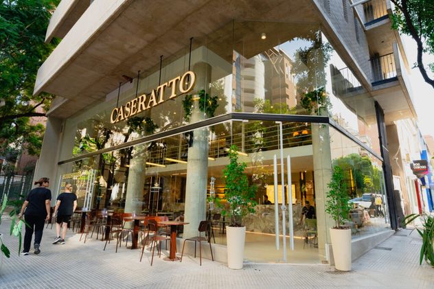 Caseratto vuelve a su local original.