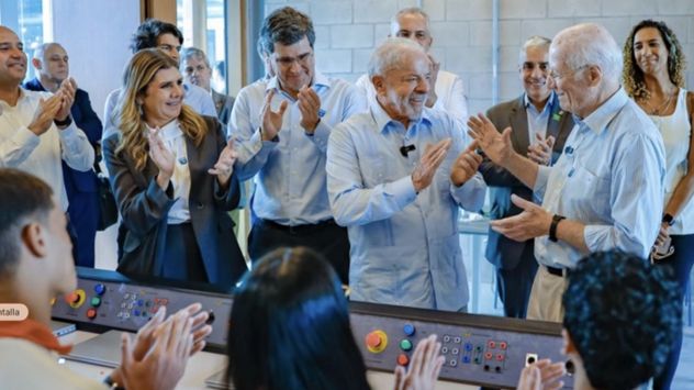 En medio de la tensión de los industriales con el Gobierno, Paolo Rocca inauguró una escuela en Brasil junto a Lula.