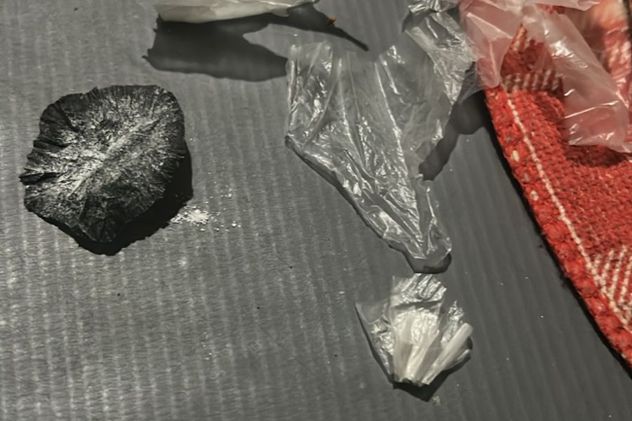 Durante los allanamientos se secuestraron cocaína, marihuana, dinero en efectivo y teléfonos celulares. (Fuerza Policial Antinarcotráfico)