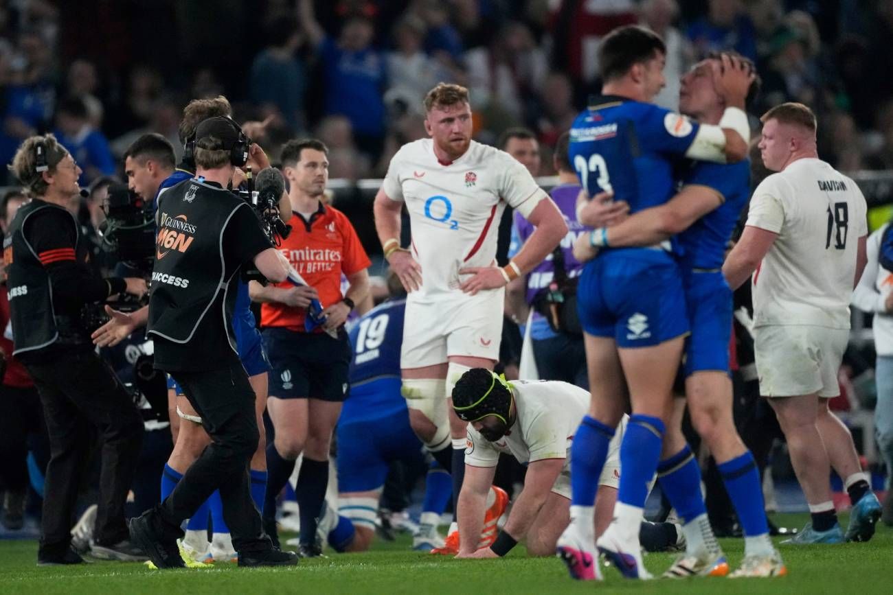 La selección de Italia de rugby, que conduce el argentino Gonzalo Quesada, derrotó por primera vez en su historia a Inglaterra. 