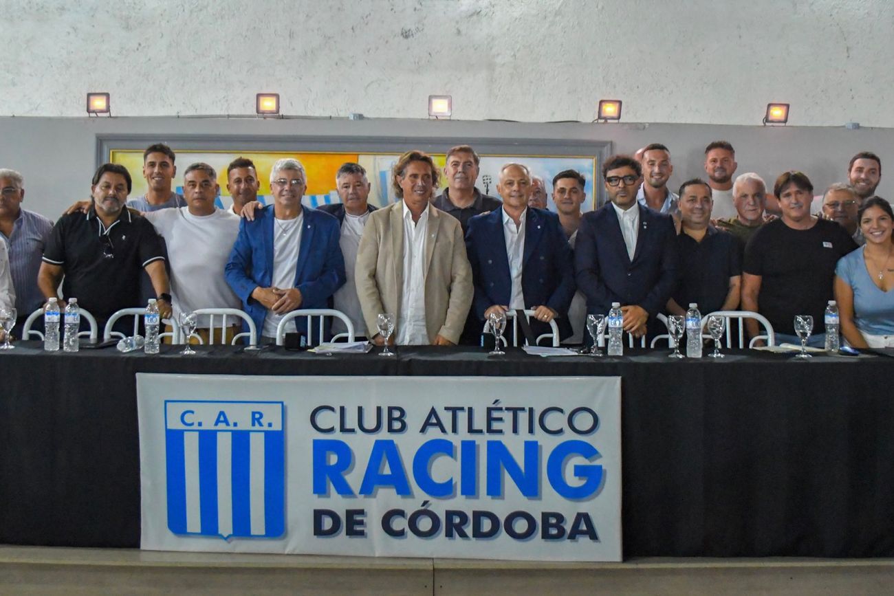 Manuel Pérez sigue al frente de Racing.
