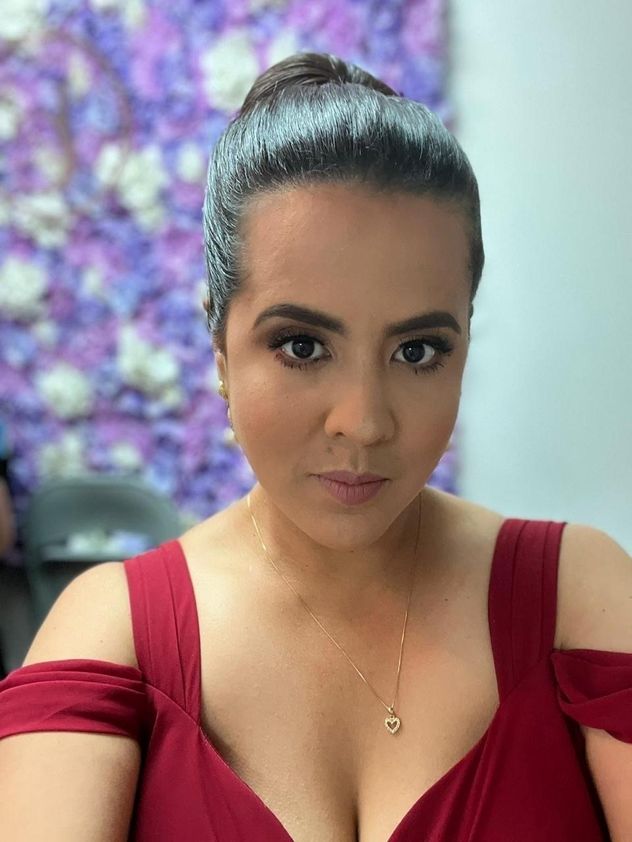 Una periodista colombiana fue detenida por agentes de ICE en EE. UU. mientras viajaba en un vehículo de prensa.