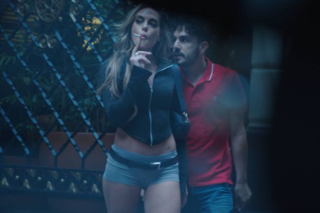 Emilia Attias y Martin Slipak, en un pasaje de "Sólo Fanáticos", el nuevo filme de Leo Damario. 