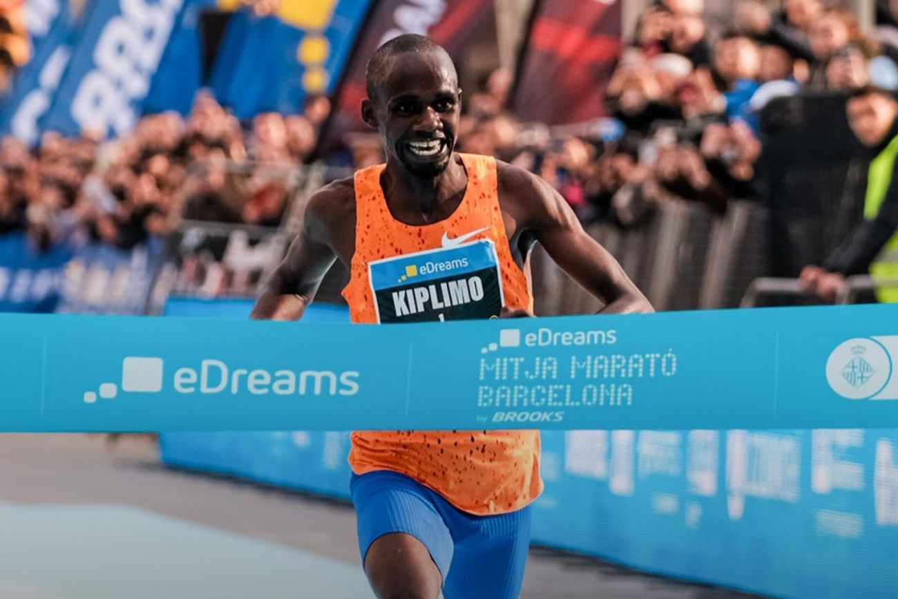 Histórico: Jacob Kiplimo pulverizó el récord mundial de la media maratón.
