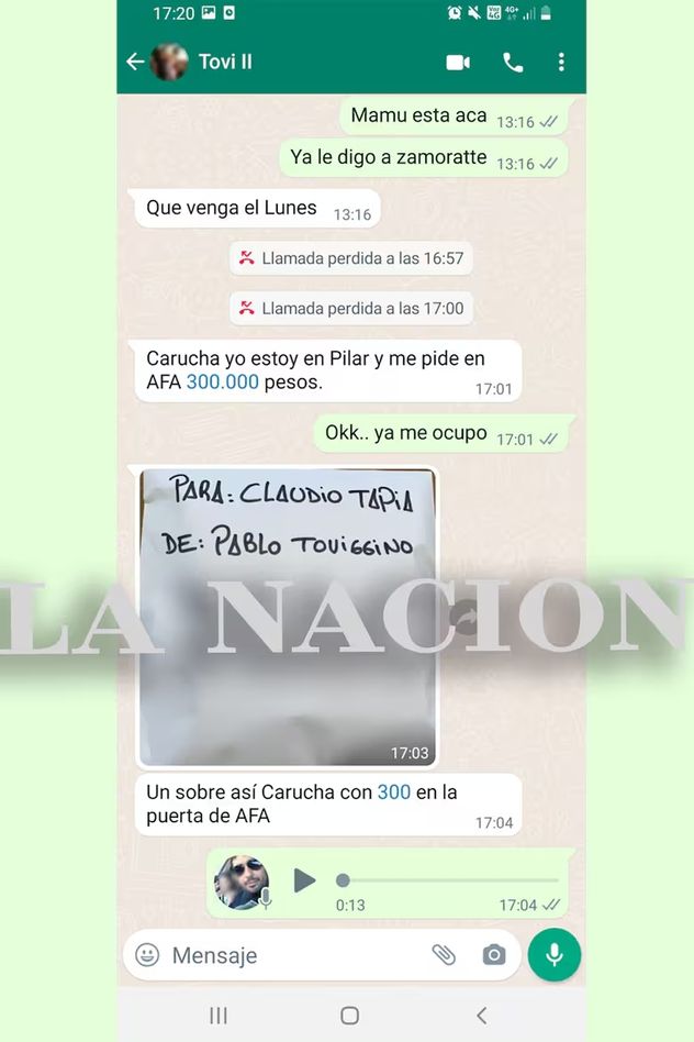 Investigan entregas de cajas y sobres con dólares para "Chiqui" Tapia en la sede de la AFA.