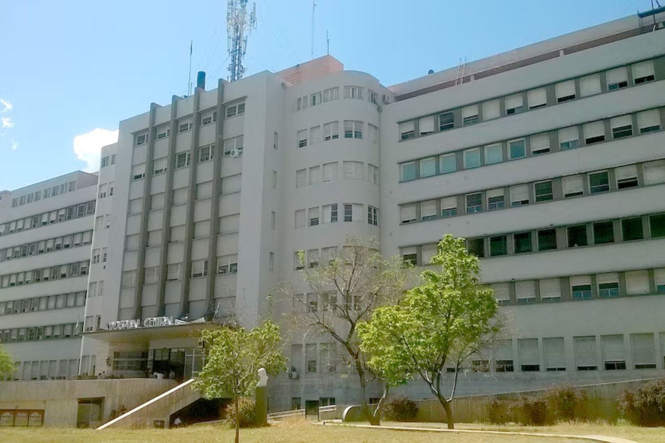 Trágico intento de fuga: un preso murió tras saltar del tercer piso del Hospital Central