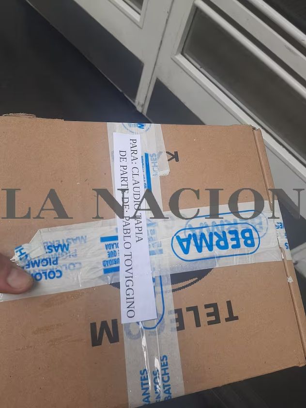 Investigan entregas de cajas y sobres con dólares para "Chiqui" Tapia en la sede de la AFA.