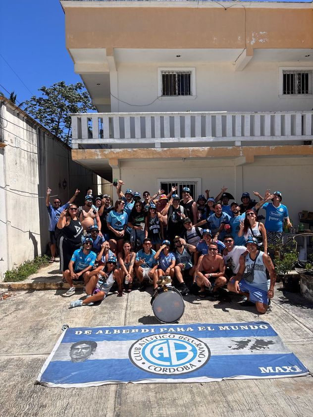Piratas por el mundo, hinchas de Belgrano reunidos en un grupo de whatsapp.