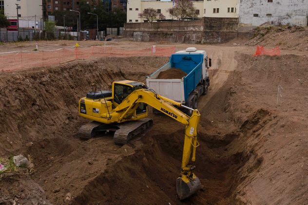 Mientras no se reactive el flujo de proyectos y no se recomponga el poder adquisitivo, el empleo en la construcción seguirá moviéndose en terreno frágil.