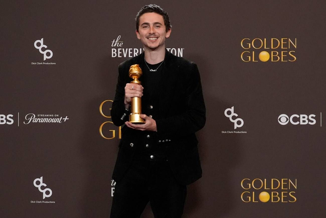 Timothée Chalamet posa con el premio a la mejor interpretación masculina en una película, musical o de comedia por "Marty Supreme", durante la 83ª edición de los Globos de Oro. Fue el pasado domingo 11 de enero, en el Beverly Hilton de Beverly Hills, California. 